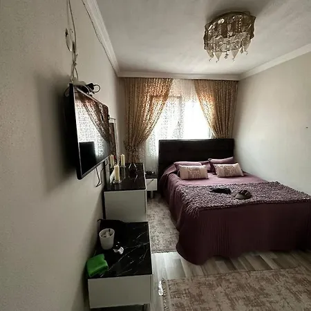 Alacati Merkeze 20 Metre 2+1 Ev * Cesme